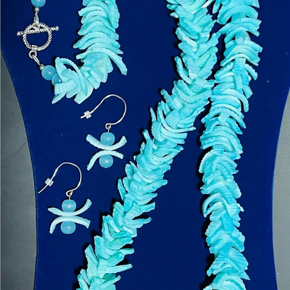 Vibrant Sea Shell Necklace Set - Picture 2 of 2